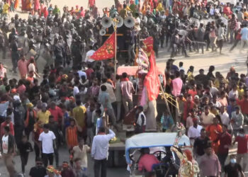 दुर्गा पूजाको मूर्ति सेलाउन क्रममा स्थानीय र प्रहरीबीच झडप