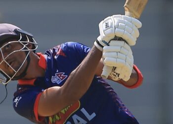 देव खनालको कीर्तिमानी शतक