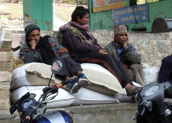 भारतमा मजदुरी गर्नेको पीडा -‘दसैँमा घर गए गुजारा कसरी गर्नु?’