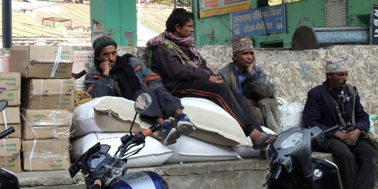 भारतमा मजदुरी गर्नेको पीडा -‘दसैँमा घर गए गुजारा कसरी गर्नु?’
