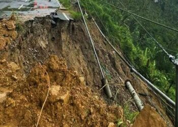 पहिरोले मध्यपहाडी लोकमार्ग ठप्प