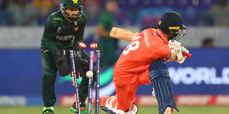 आइसिसी विश्वकप क्रिकेट : पाकिस्तान विजयी