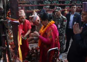 तस्बिरमा राष्ट्रपति पौडेलको शक्तिपीठ दर्शन