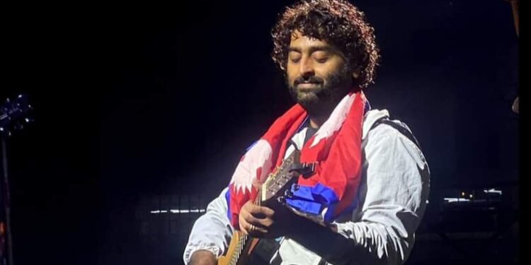 जब अर्जित सिंहले नेपाली झण्डा काँधमा राखे…