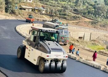 मुग्लिन-पोखरा सडक : डुम्रे–छिर्कने खण्डमा कालोपत्र गर्न थालियो