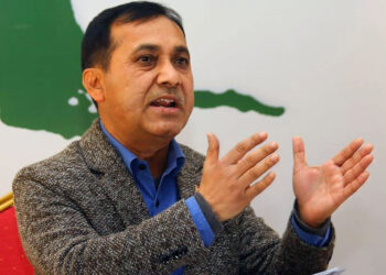 सरकारमाथि विश्वप्रकाशको टिप्पणी : गर्धनमा पिलो आयो भने गर्धन नै काट्ने?