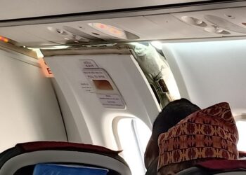 उड्न ठिक्क भएको बुद्ध एयरको आपतकालीन ढोका यात्रुले खोलेपछि…