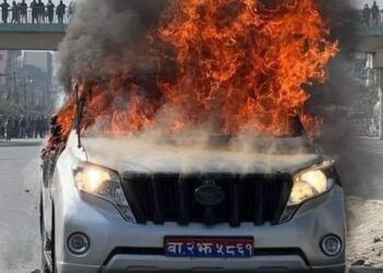 इपिएस विवाद : बालकुमारीमा जलाइयो मन्त्रीको गाडी