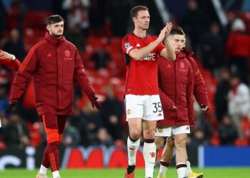 च्याम्पियन्स लिगबाट बाहिरियो युनाइटेड