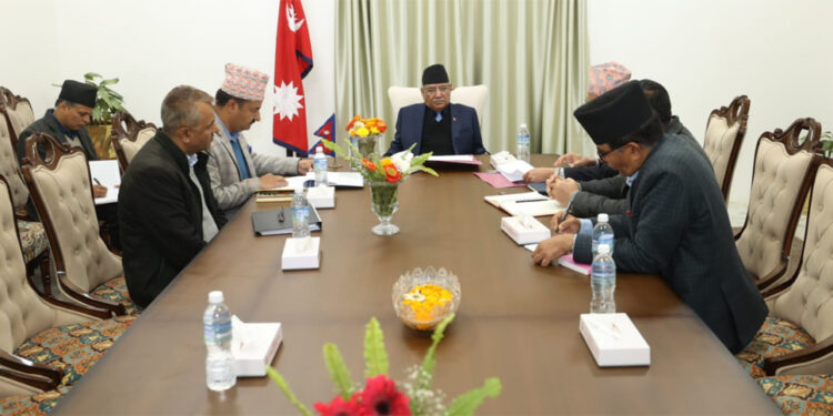 वीर अस्पतालमा आउने बिरामीले गुनासो गर्ने अवस्था आउनुहुन्न : प्रधानमन्त्री